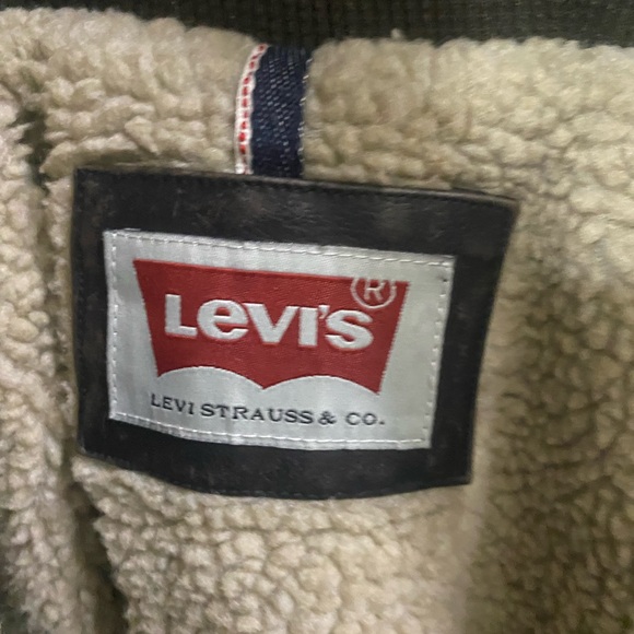 Vintage, LEVI’S, brown, distressed, leather jacket, with sherpa interior. - Picture 10 of 11